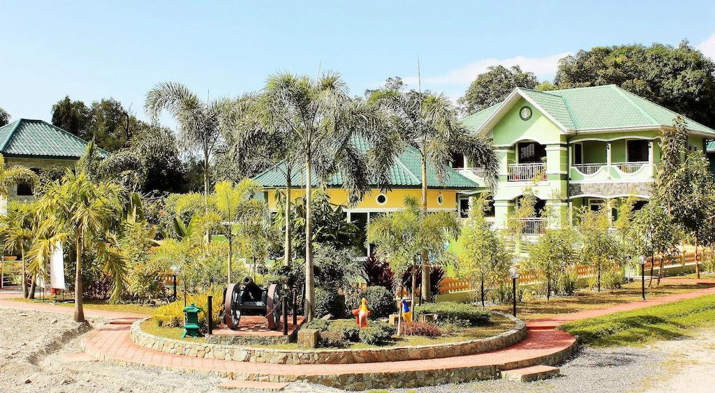 Dureme Mansion Hotel And Resort Castillejos Exterior photo